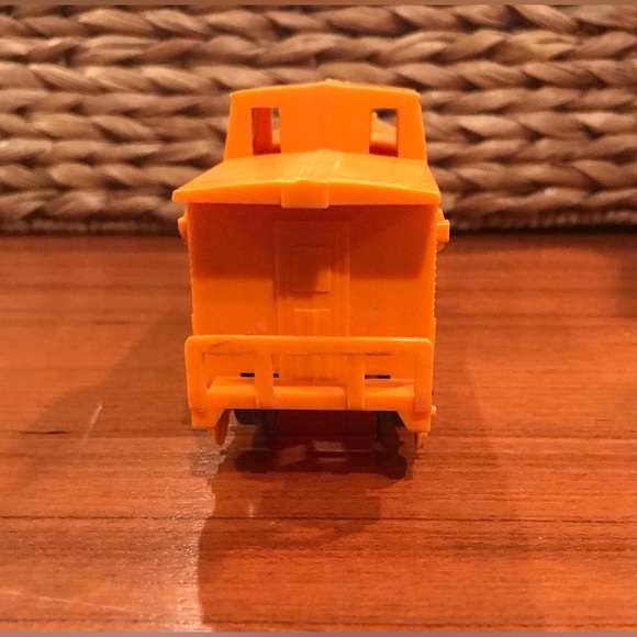 Vintage—Marx Pacemaker New York Central Train Set Caboose Car - Picture 4 of 6